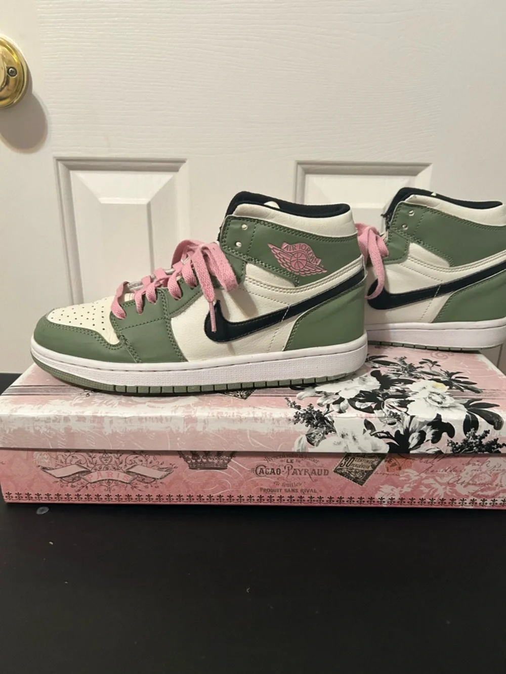 Nike Air Jordan 1 Retro High OG Seafoam - Picture 4 of 8
